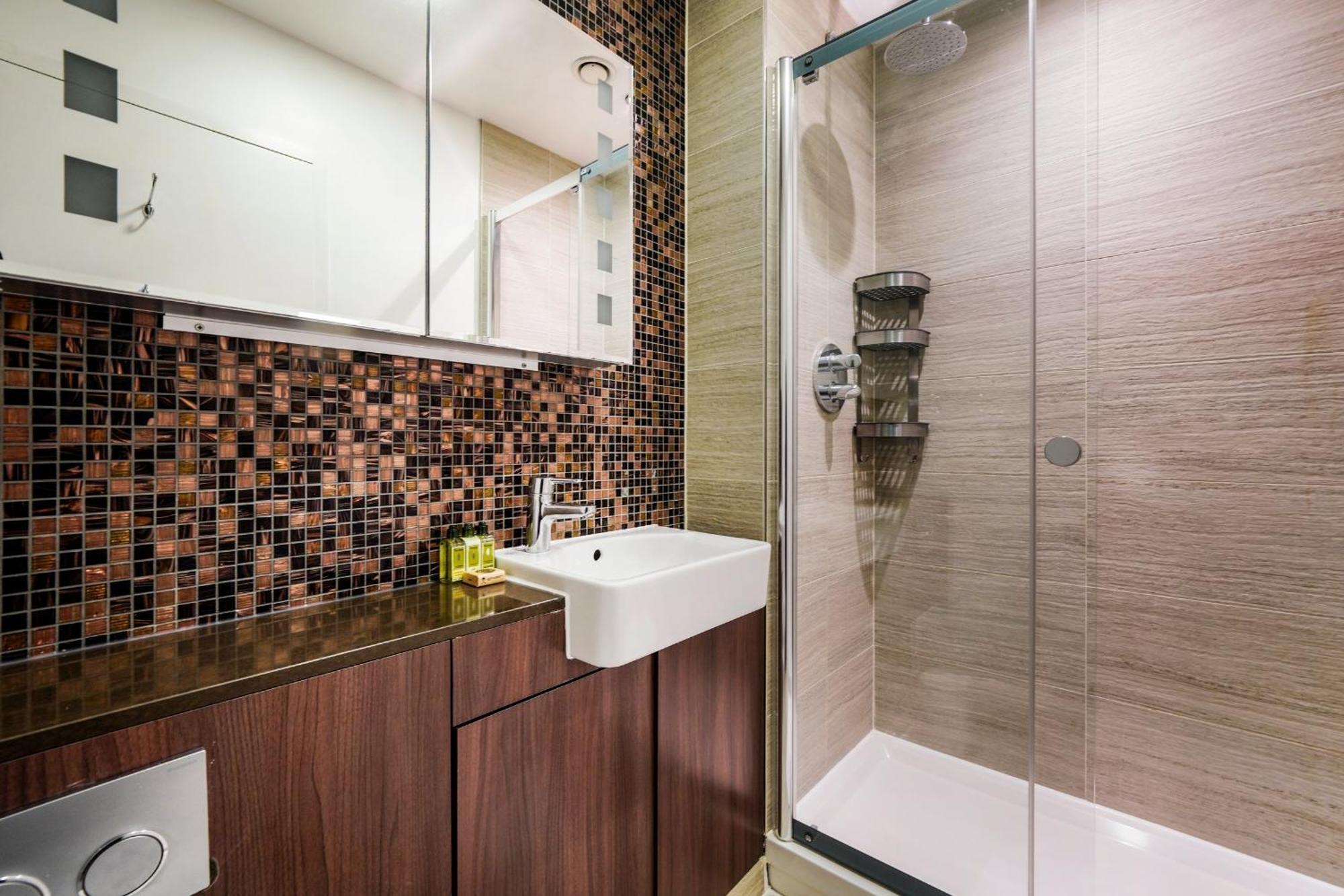 Monument Serviced Apartments By Lovelystay Londres Quarto foto
